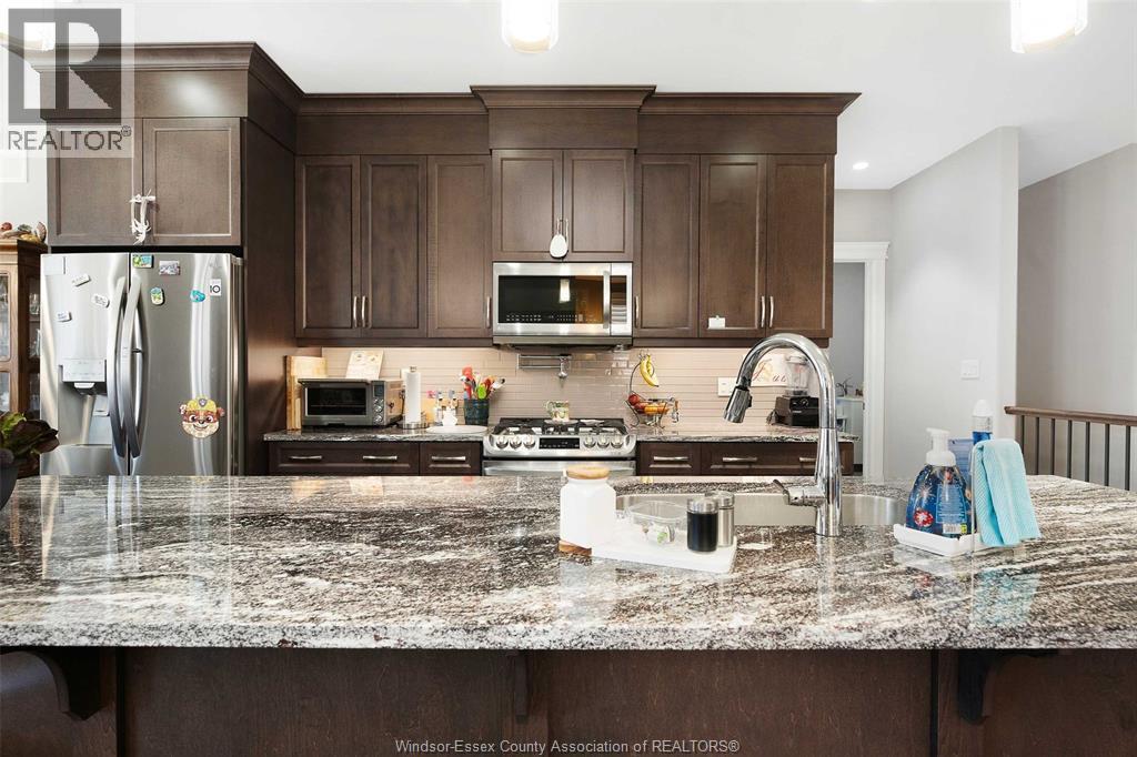 1358 Cypress, Windsor, ON - Indoor Photo Showing Kitchen With Upgraded Kitchen