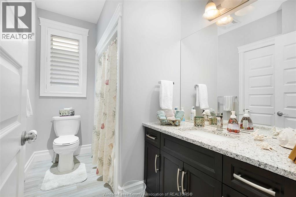 1358 Cypress, Windsor, ON - Indoor Photo Showing Bathroom