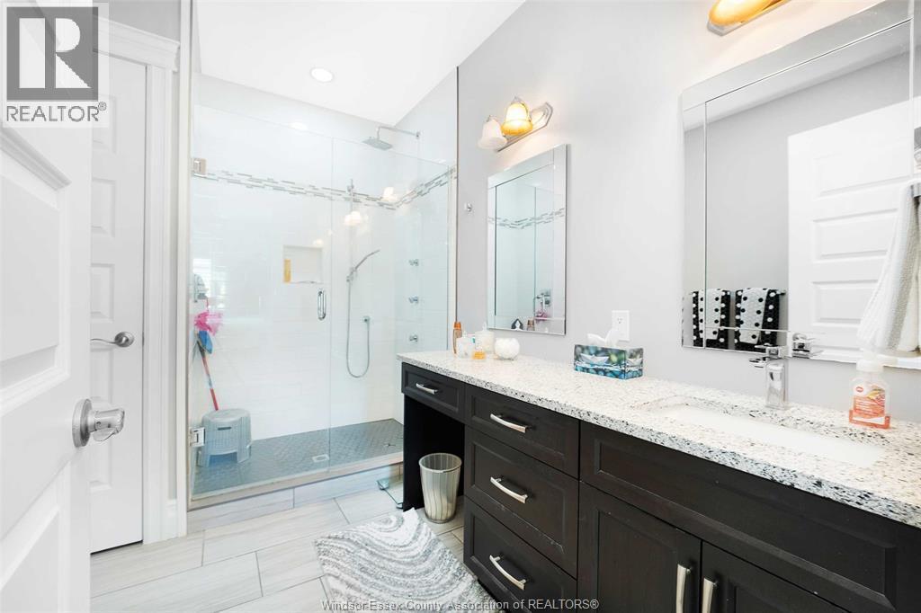 1358 Cypress, Windsor, ON - Indoor Photo Showing Bathroom