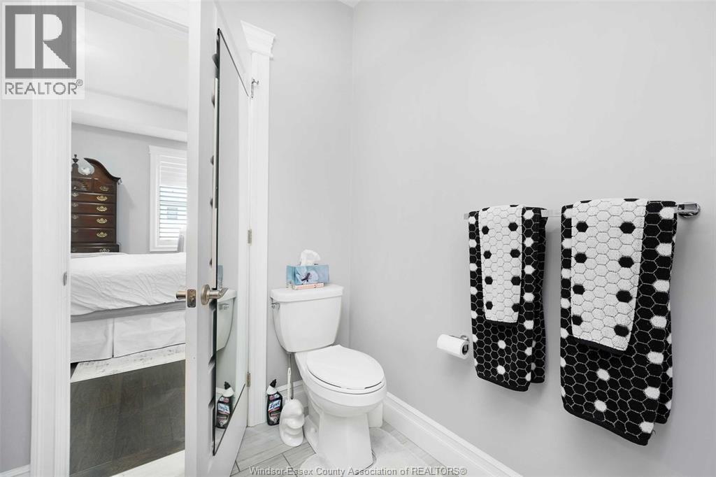 1358 Cypress, Windsor, ON - Indoor Photo Showing Bathroom