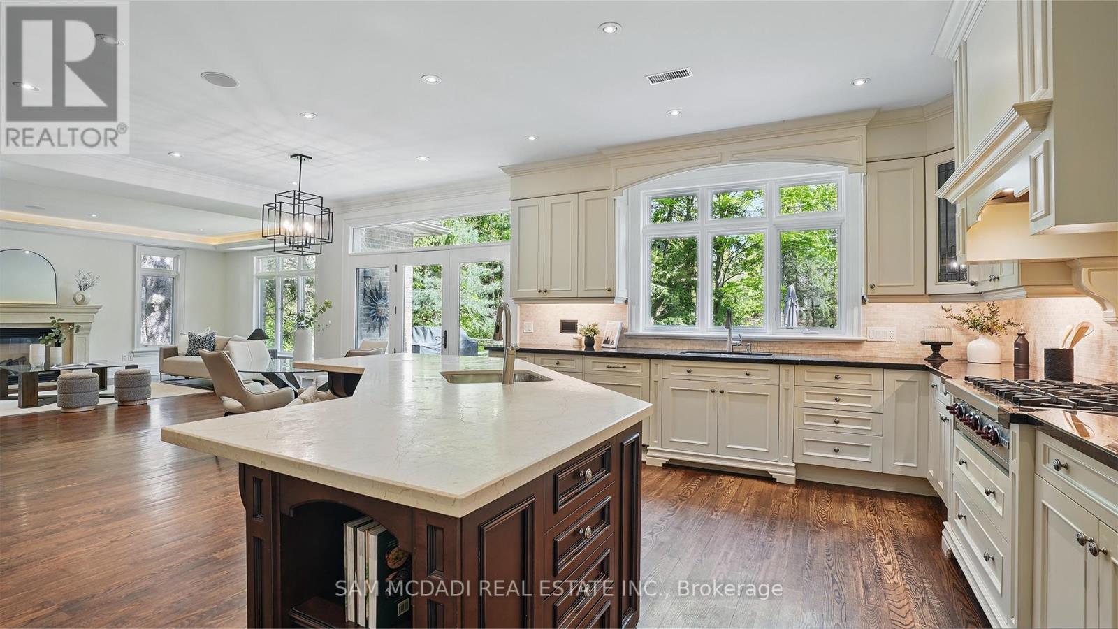 1173 Woodeden Drive, Mississauga, ON - Indoor Photo Showing Kitchen With Upgraded Kitchen