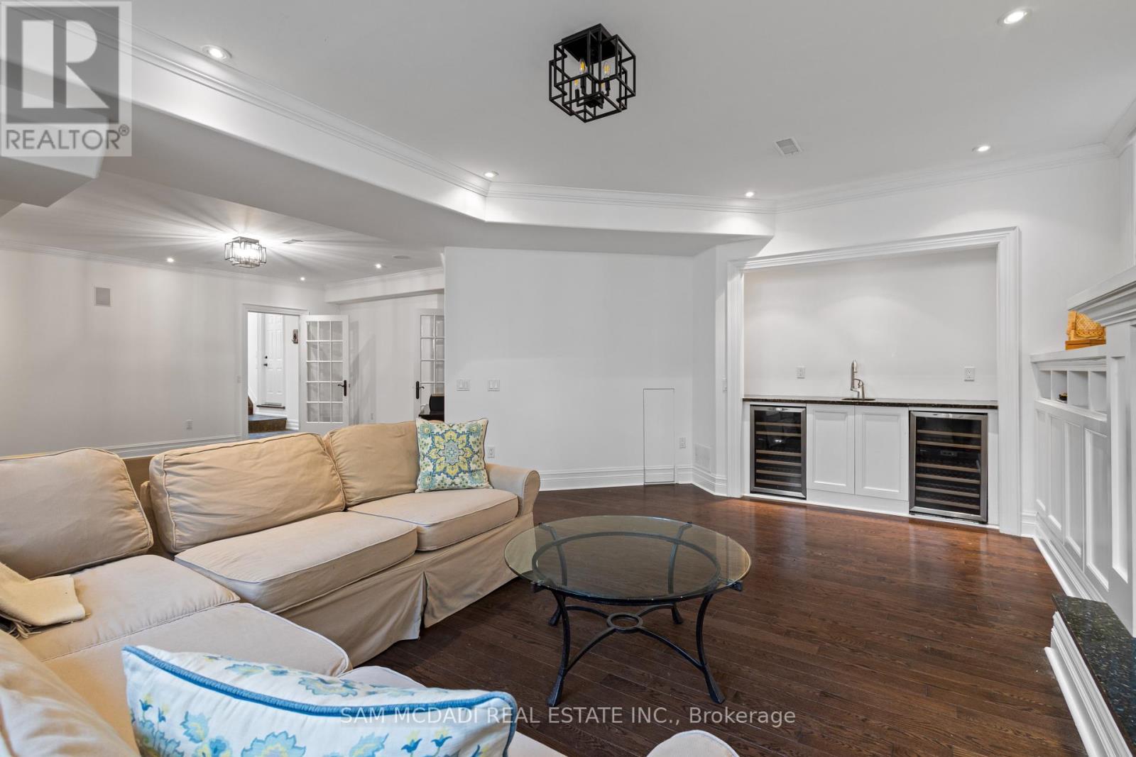 1173 Woodeden Drive, Mississauga, ON - Indoor Photo Showing Living Room