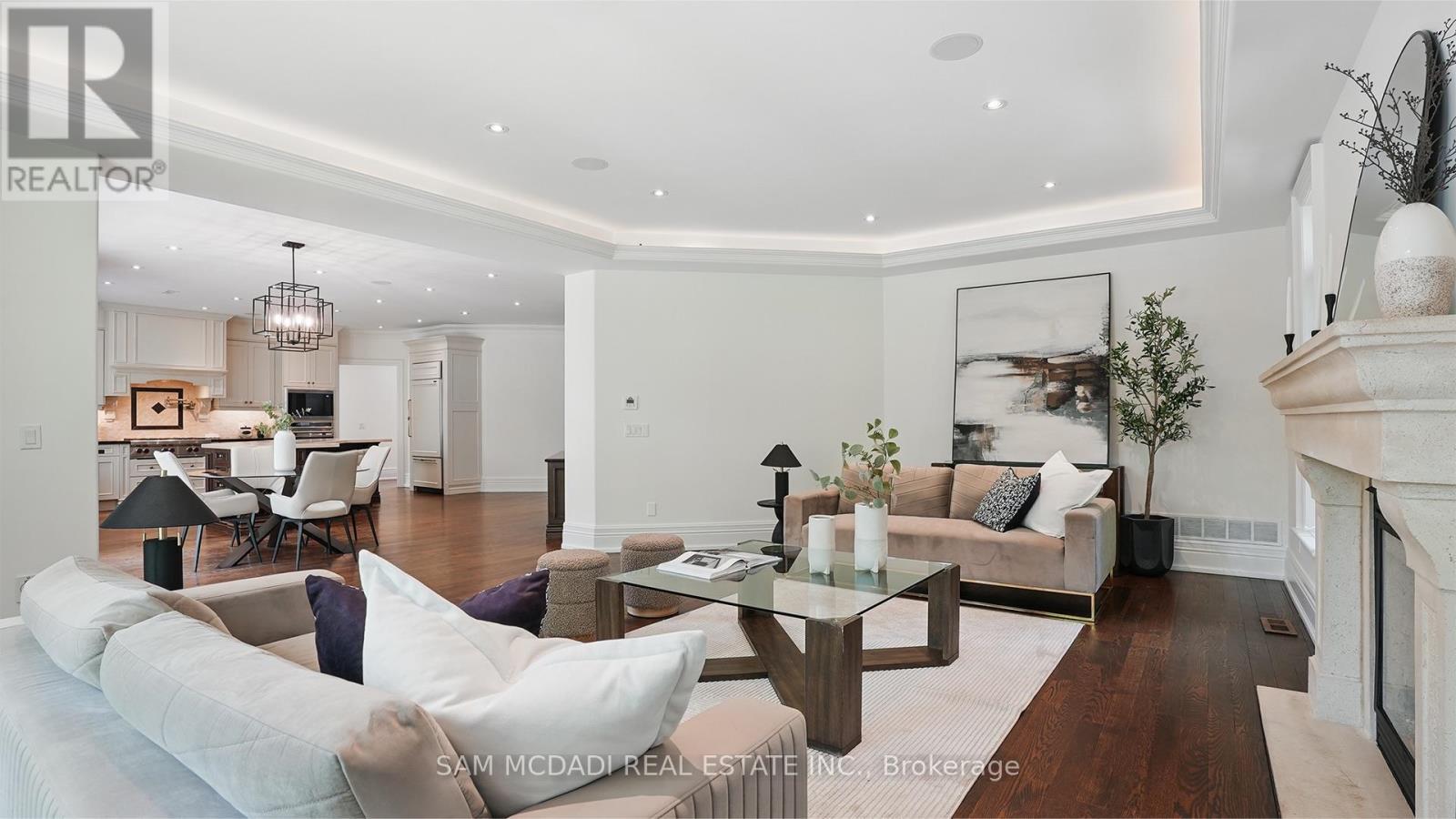 1173 Woodeden Drive, Mississauga, ON - Indoor Photo Showing Living Room