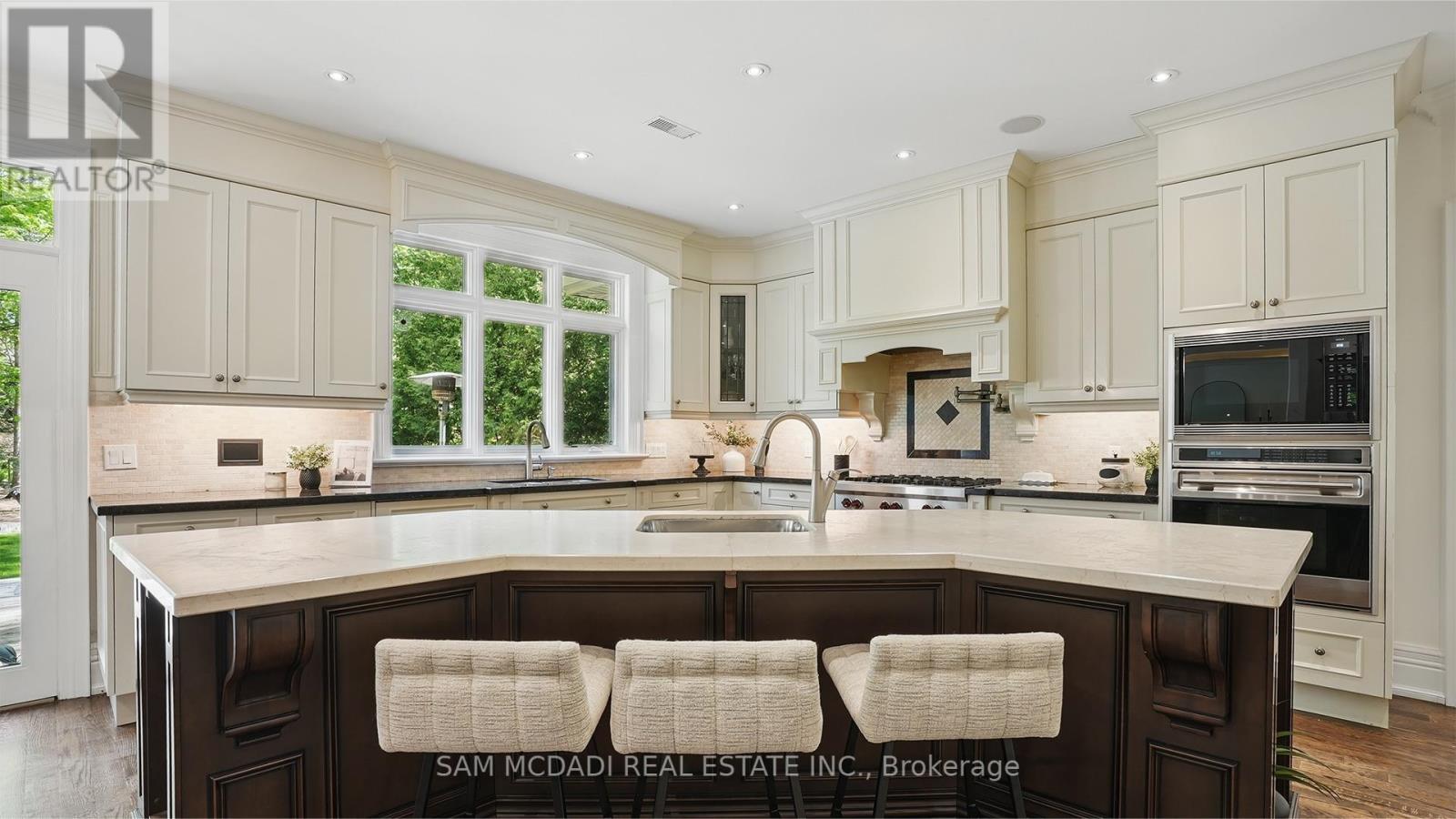 1173 Woodeden Drive, Mississauga, ON - Indoor Photo Showing Kitchen With Upgraded Kitchen