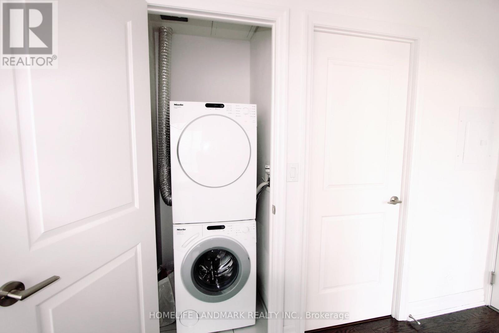 1107 - 8 The Esplanade, Toronto, ON - Indoor Photo Showing Laundry Room