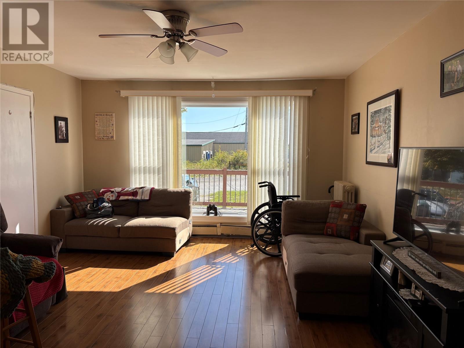 37 St. George'S Avenue, Stephenville, NL - Indoor Photo Showing Living Room