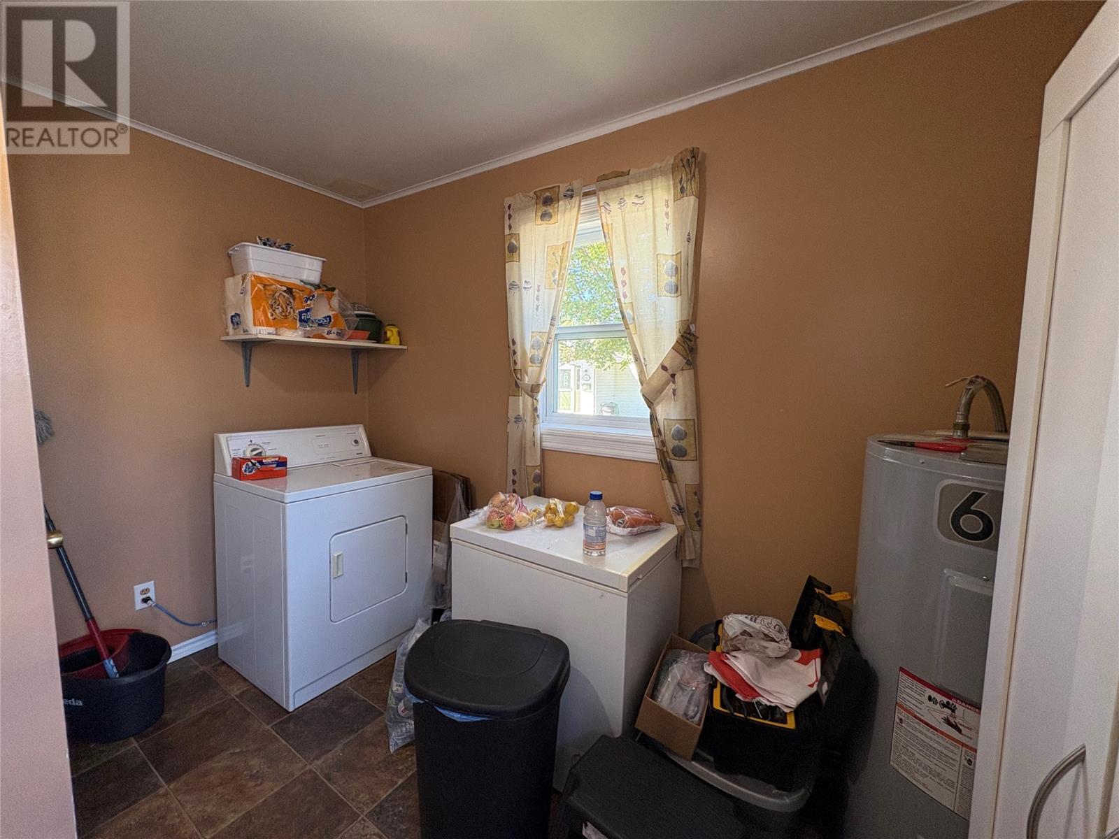 37 St. George'S Avenue, Stephenville, NL - Indoor Photo Showing Laundry Room