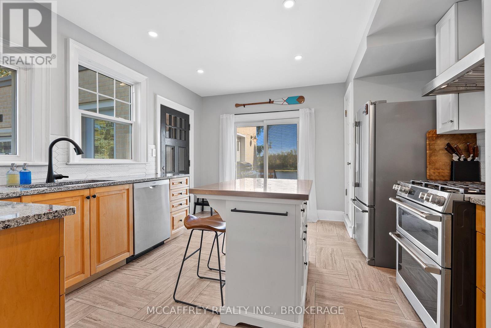 442 Dundas Street W, Greater Napanee (Greater Napanee), ON - Indoor Photo Showing Kitchen