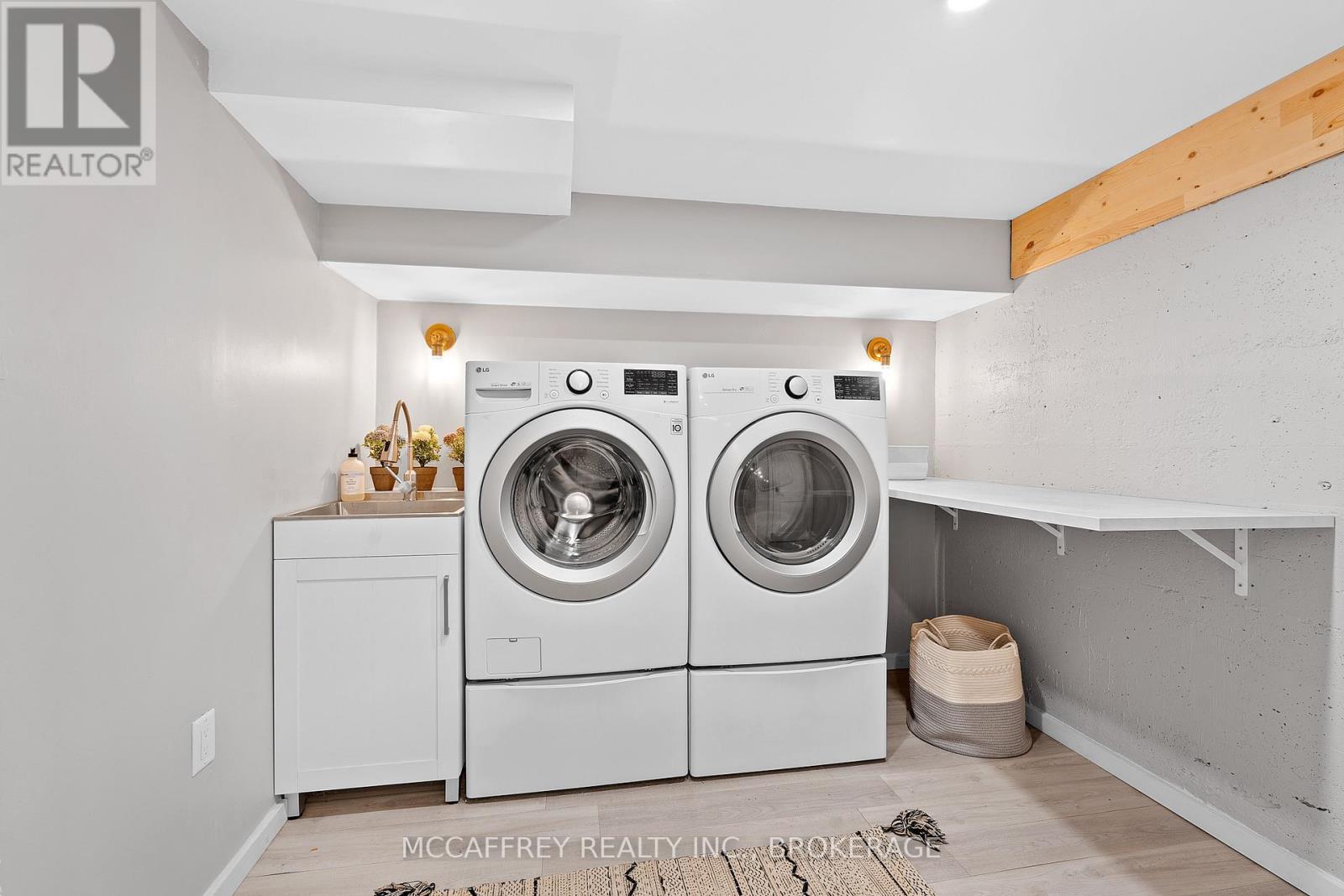 442 Dundas Street W, Greater Napanee (Greater Napanee), ON - Indoor Photo Showing Laundry Room