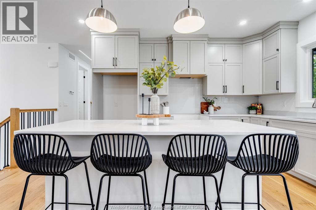 8319 Annie, Mcgregor, ON - Indoor