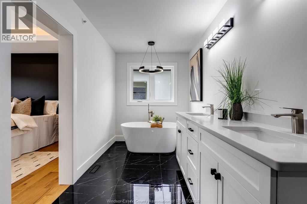 8319 Annie, Mcgregor, ON - Indoor Photo Showing Bathroom