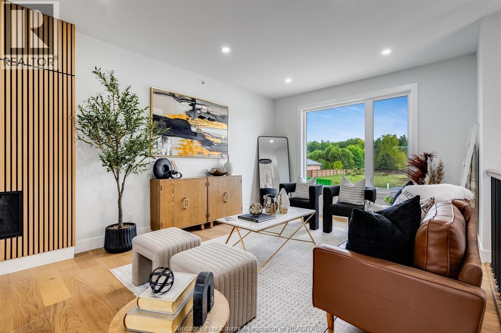 8319 Annie, Mcgregor, ON - Indoor