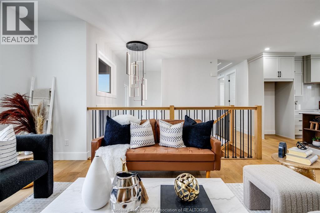 8319 Annie, Mcgregor, ON - Indoor Photo Showing Living Room