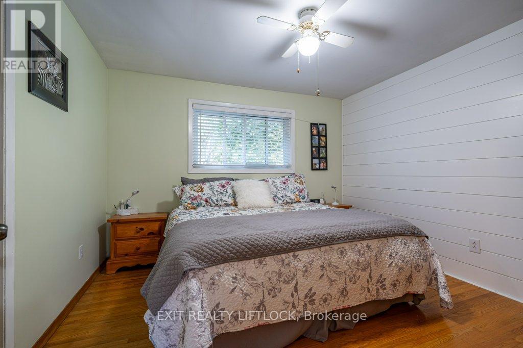 39 Beechwood Drive, Peterborough (Monaghan Ward 2), ON - Indoor Photo Showing Bedroom