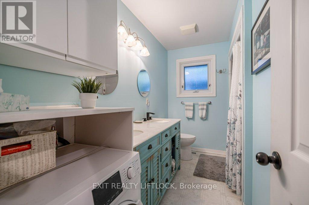 39 Beechwood Drive, Peterborough (Monaghan Ward 2), ON - Indoor Photo Showing Laundry Room
