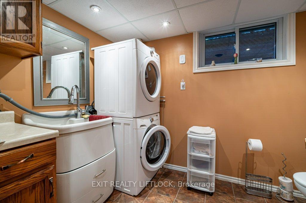 39 Beechwood Drive, Peterborough (Monaghan Ward 2), ON - Indoor Photo Showing Laundry Room
