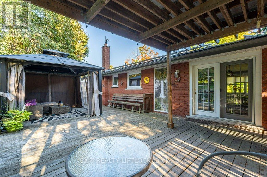 39 Beechwood Drive, Peterborough (Monaghan Ward 2), ON - Outdoor With Deck Patio Veranda With Exterior