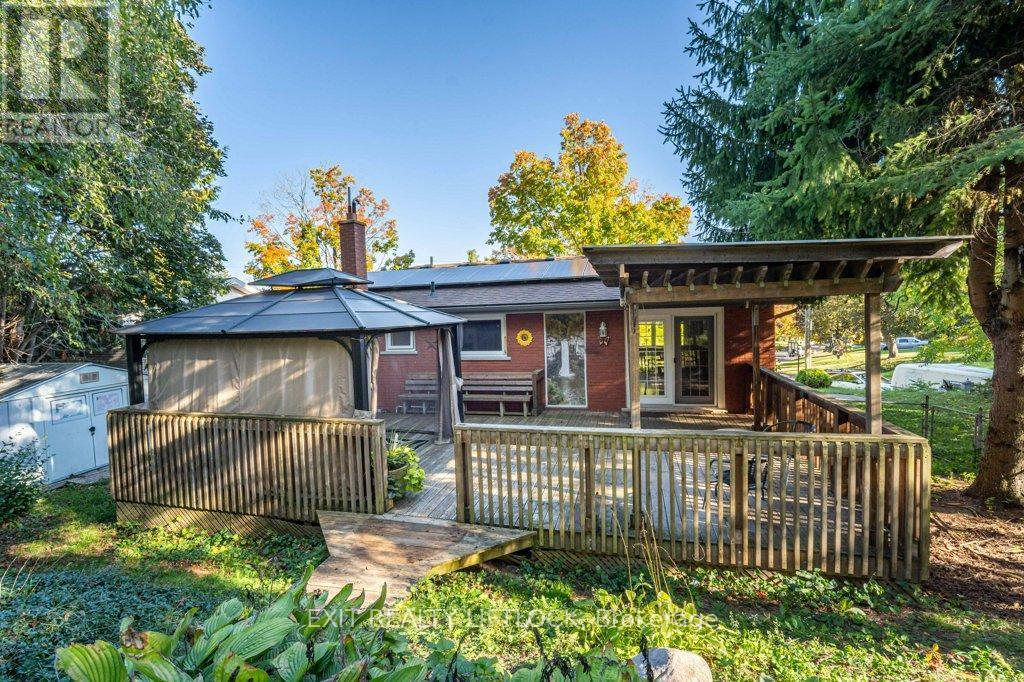 39 Beechwood Drive, Peterborough (Monaghan Ward 2), ON - Outdoor With Deck Patio Veranda