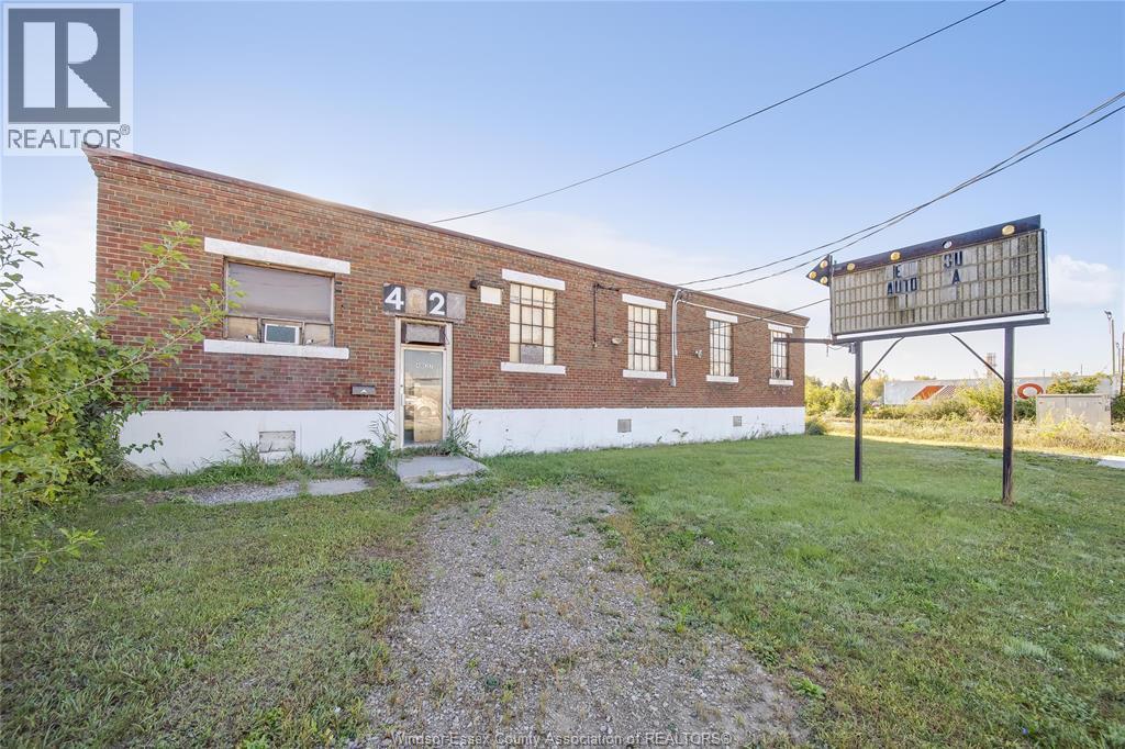 4027 Sandwich Street, Windsor, ON