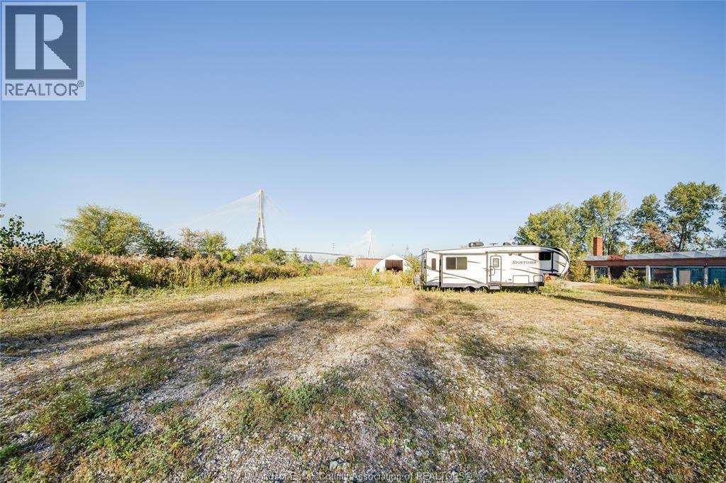 4027 Sandwich Street, Windsor, ON