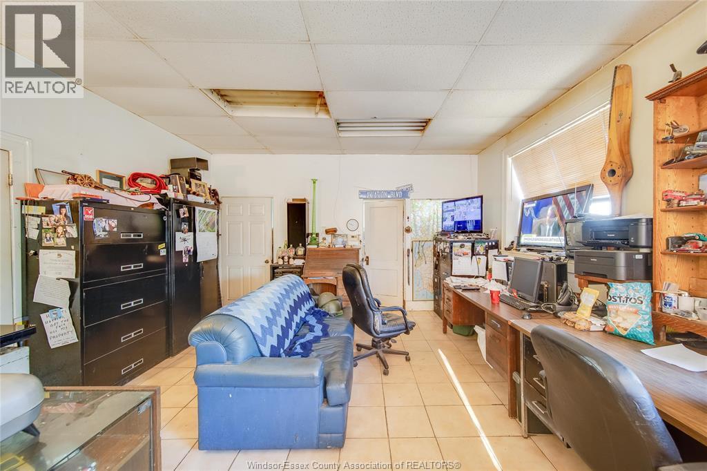 4027 Sandwich Street, Windsor, ON