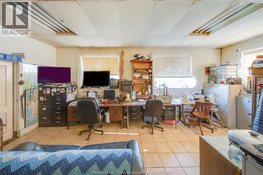 4027 Sandwich Street, Windsor, ON