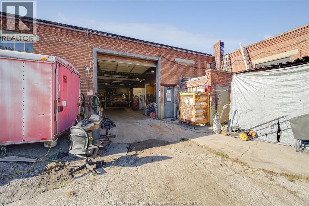 4027 Sandwich Street, Windsor, ON