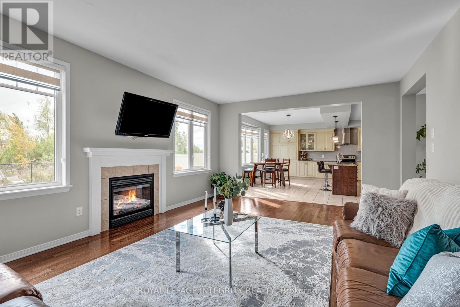 367 Andalusian Crescent, Ottawa, ON - Indoor Photo Showing Living Room With Fireplace