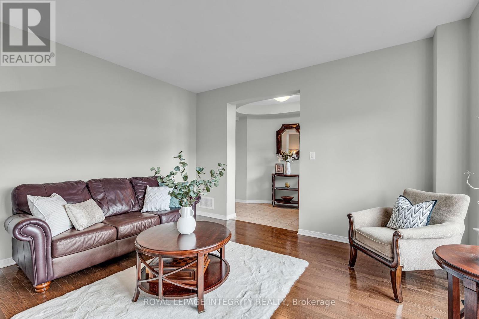 367 Andalusian Crescent, Ottawa, ON - Indoor Photo Showing Living Room