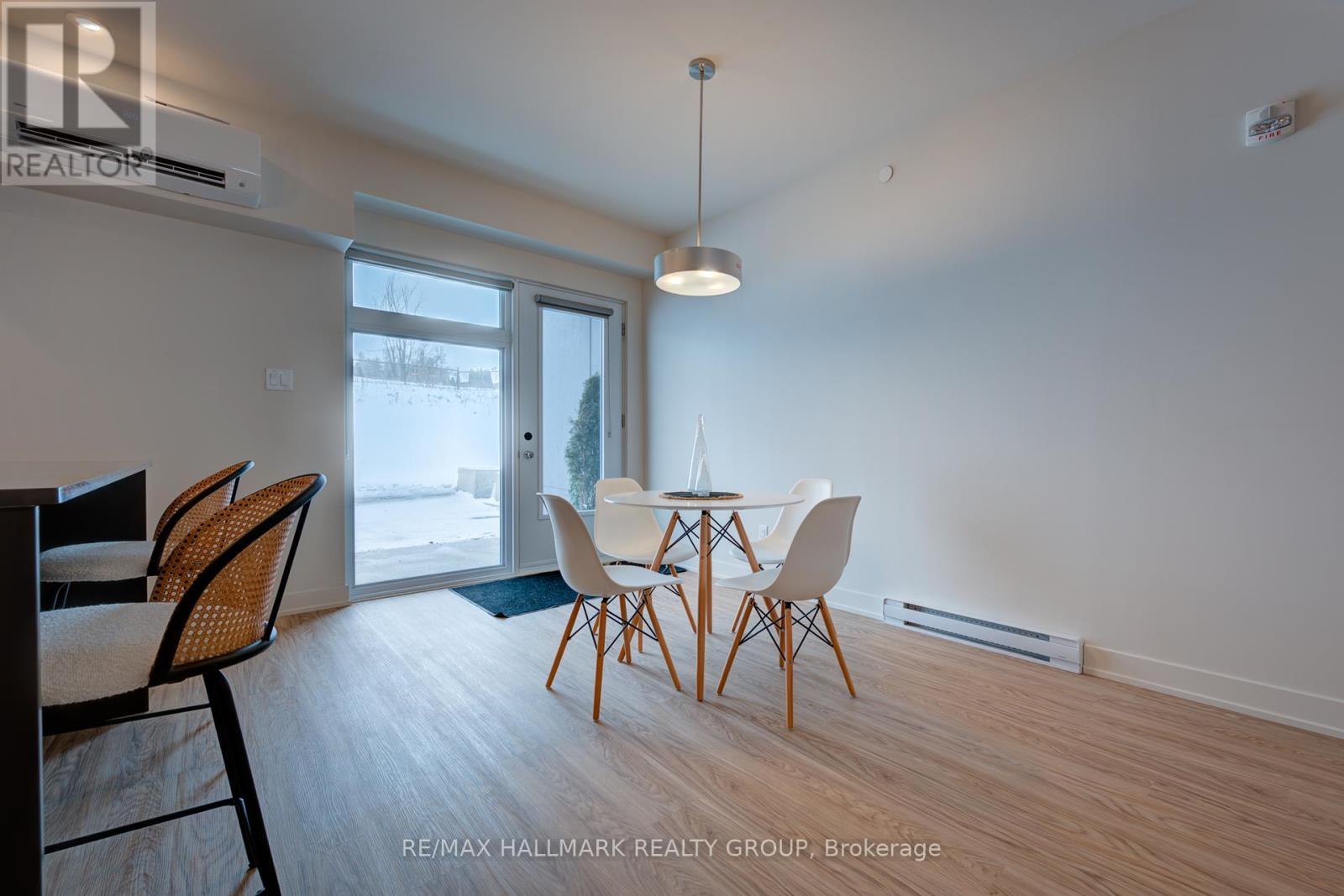 205-70 Vieux-Silo Road, Ottawa, ON - Indoor Photo Showing Dining Room