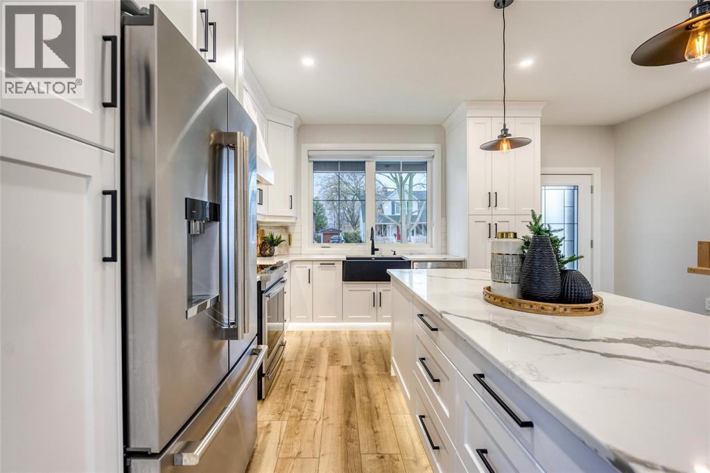 198 Bright Street, Sarnia, ON - Indoor Photo Showing Kitchen With Upgraded Kitchen