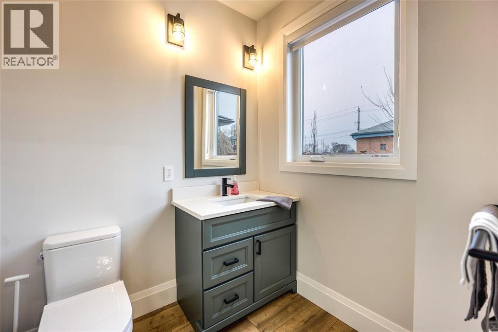 198 Bright Street, Sarnia, ON - Indoor Photo Showing Bathroom