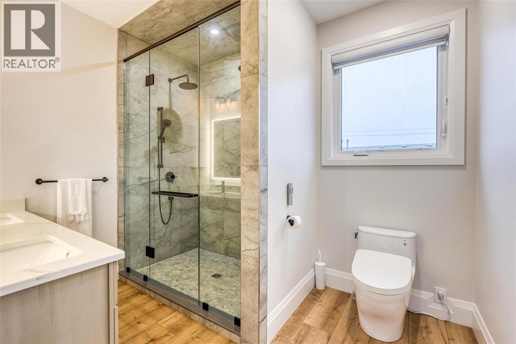 198 Bright Street, Sarnia, ON - Indoor Photo Showing Bathroom