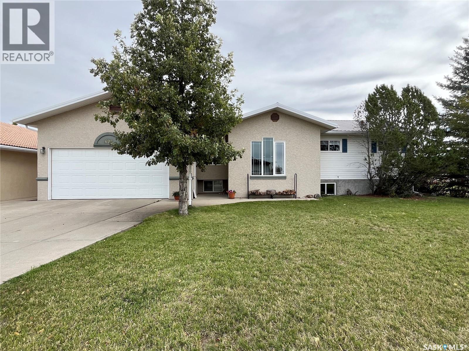 620 Griffin Street, Maple Creek, SK - Outdoor