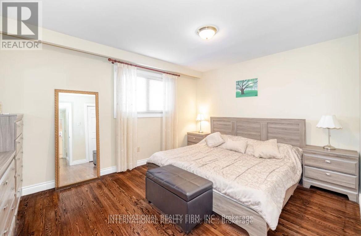4103 Clevedon Drive, Mississauga, ON - Indoor Photo Showing Bedroom