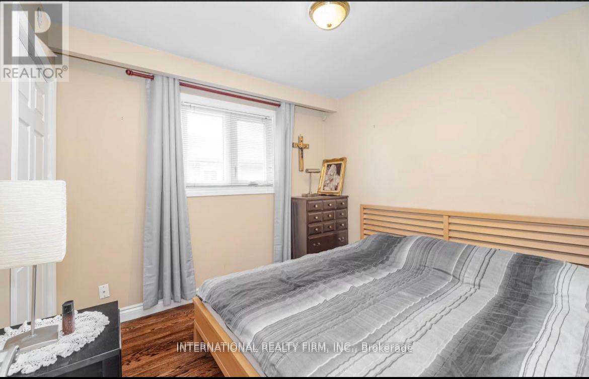 4103 Clevedon Drive, Mississauga, ON - Indoor Photo Showing Bedroom