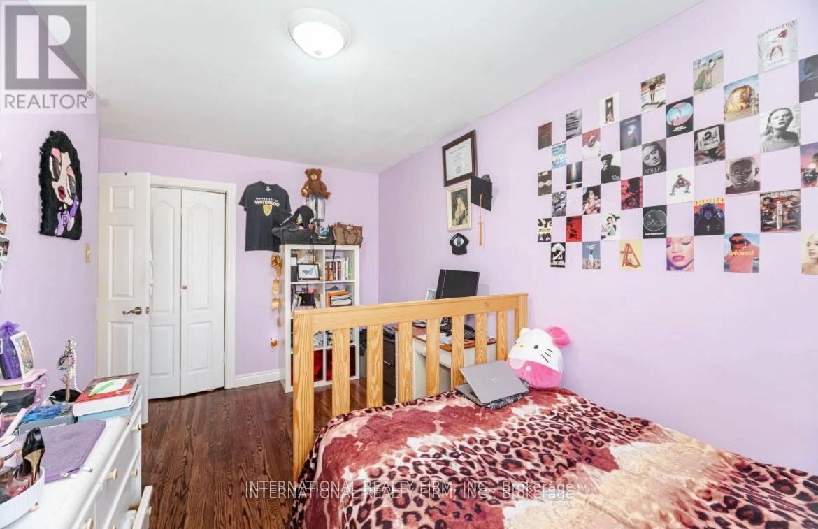 4103 Clevedon Drive, Mississauga, ON - Indoor Photo Showing Bedroom