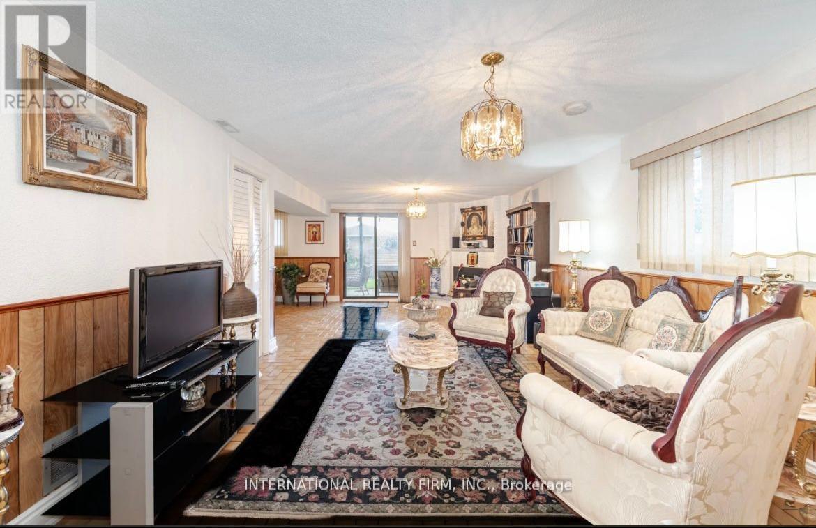 4103 Clevedon Drive, Mississauga, ON - Indoor Photo Showing Living Room