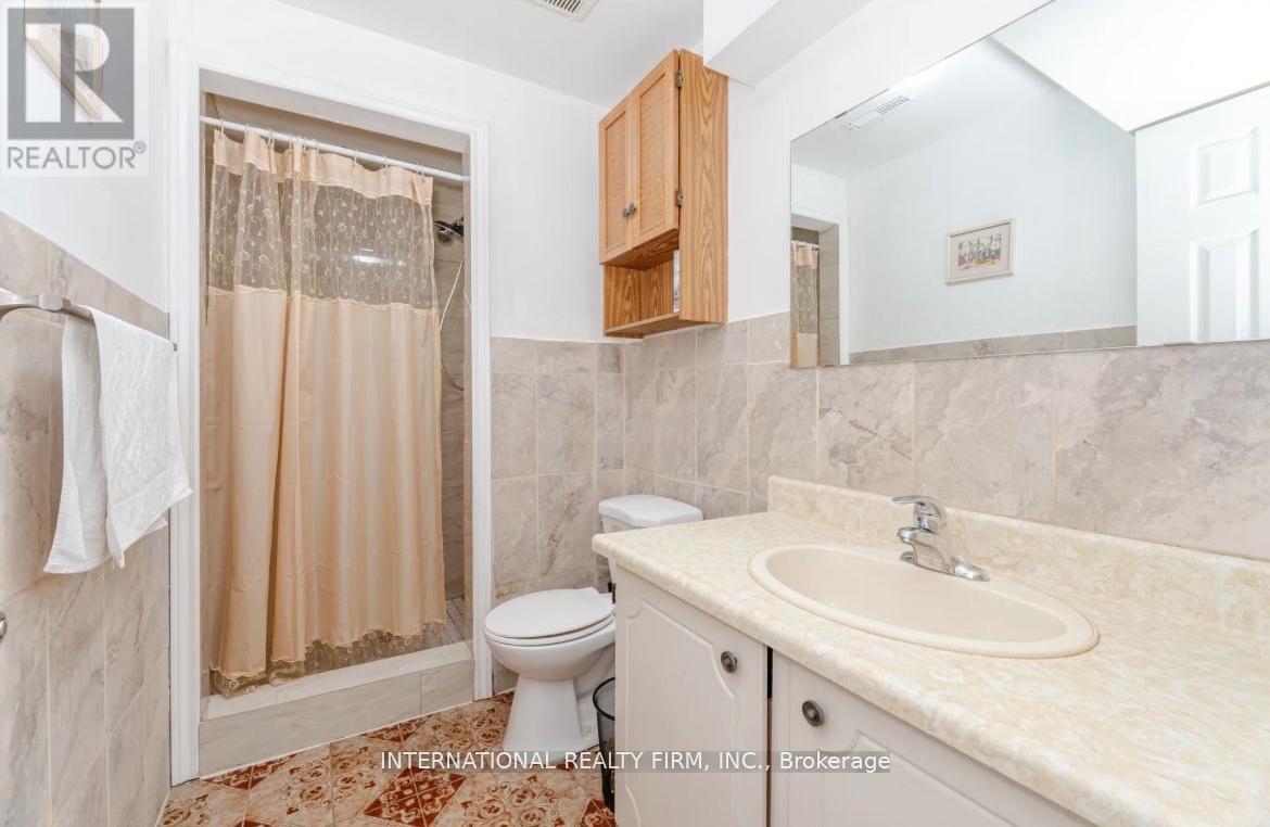 4103 Clevedon Drive, Mississauga, ON - Indoor Photo Showing Bathroom