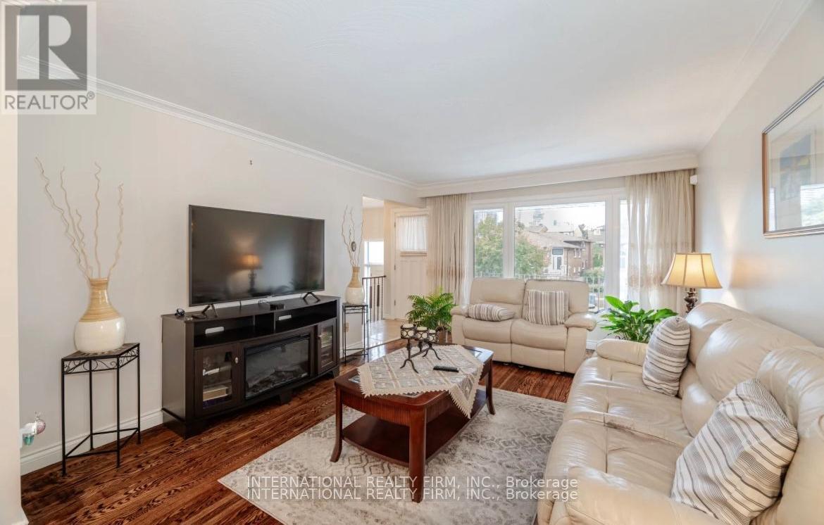 4103 Clevedon Drive, Mississauga, ON - Indoor Photo Showing Living Room