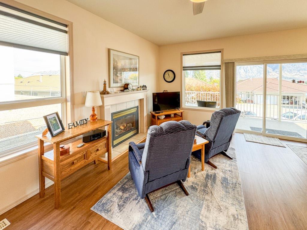 11-2 Royal Ann Court, Osoyoos, BC - Indoor With Fireplace