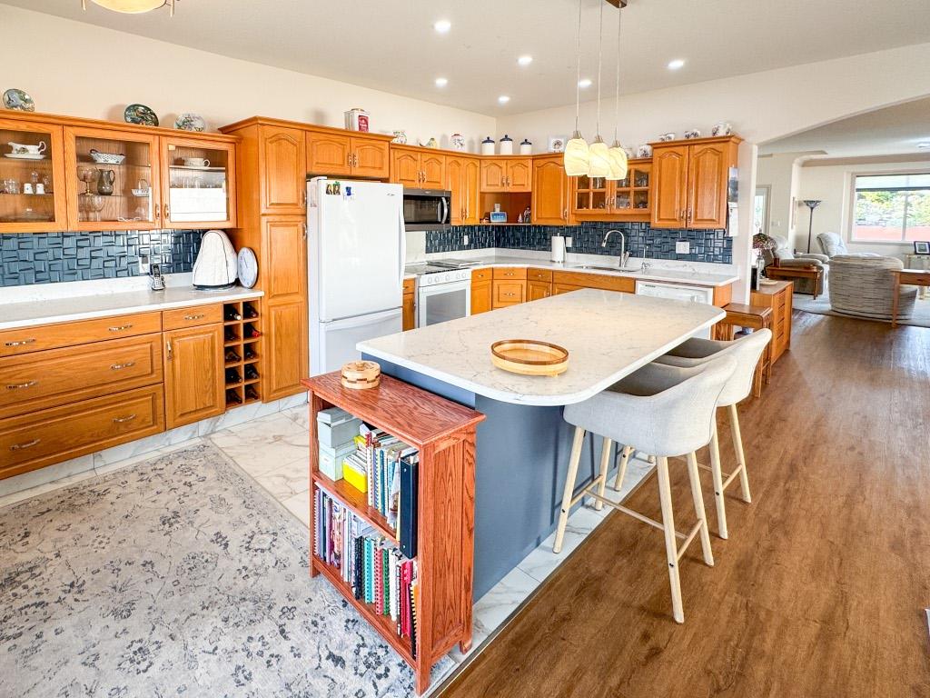 11-2 Royal Ann Court, Osoyoos, BC - Indoor Photo Showing Kitchen