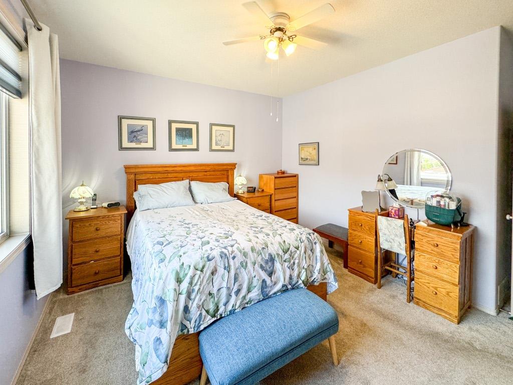 11-2 Royal Ann Court, Osoyoos, BC - Indoor Photo Showing Bedroom