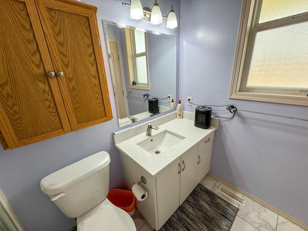 11-2 Royal Ann Court, Osoyoos, BC - Indoor Photo Showing Bathroom