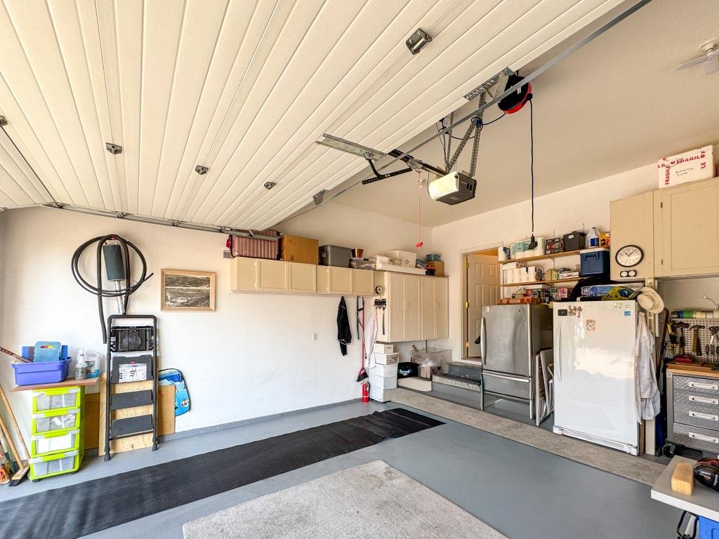 11-2 Royal Ann Court, Osoyoos, BC - Indoor Photo Showing Garage
