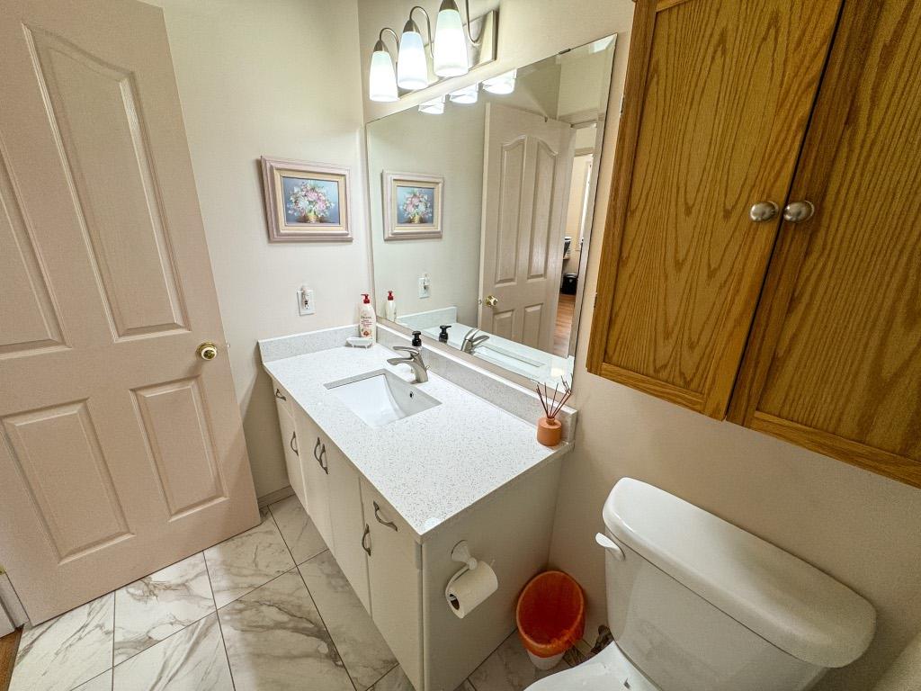 11-2 Royal Ann Court, Osoyoos, BC - Indoor Photo Showing Bathroom