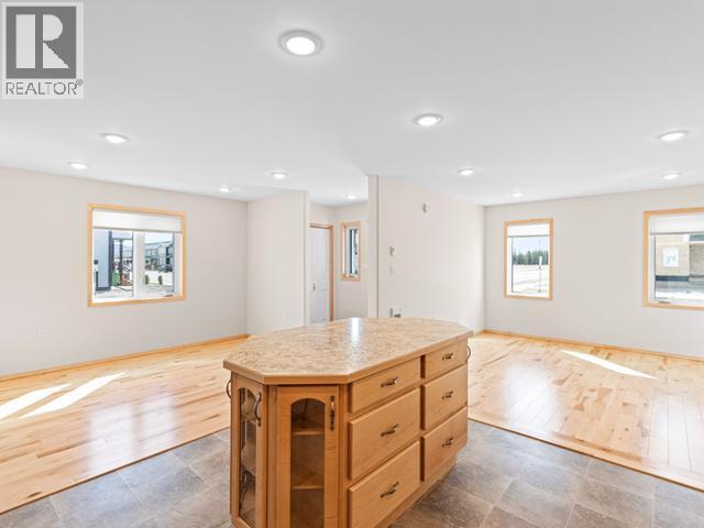 214 Witch Hazel Drive, Whitehorse, YT - Indoor