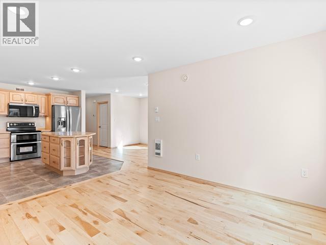 214 Witch Hazel Drive, Whitehorse, YT - Indoor Photo Showing Kitchen