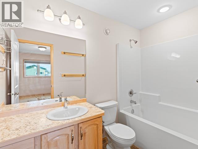 214 Witch Hazel Drive, Whitehorse, YT - Indoor Photo Showing Bathroom