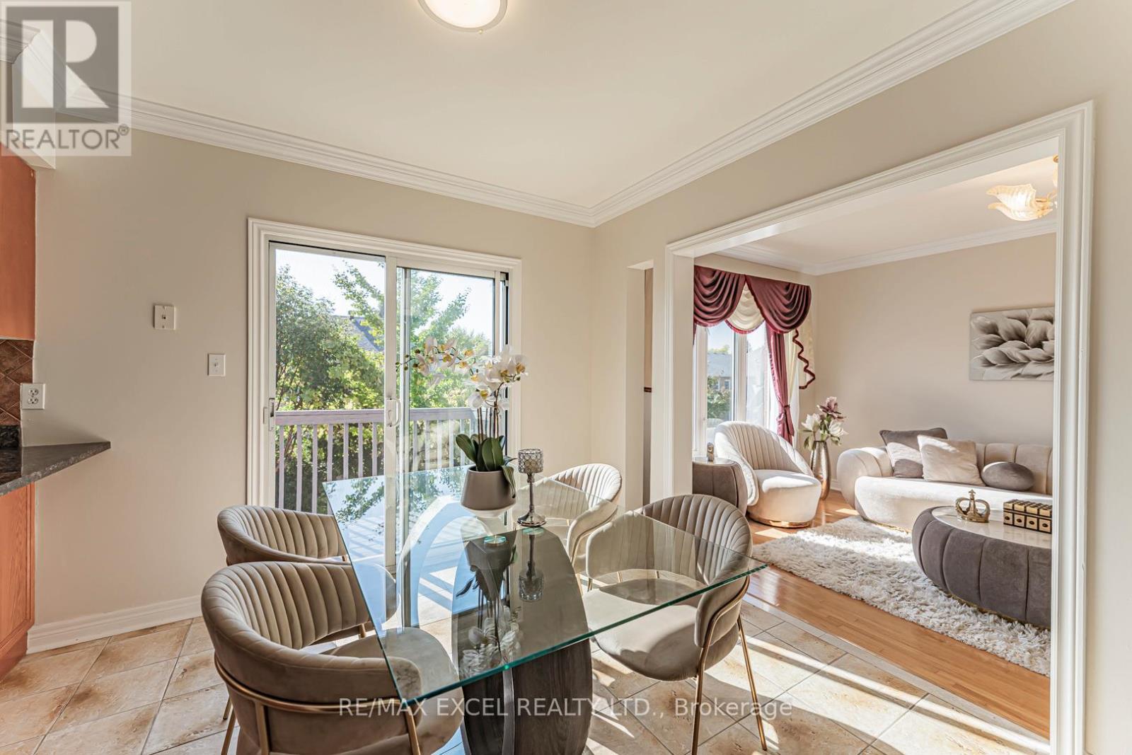 65 Falling River Drive, Richmond Hill, ON - Indoor Photo Showing Other Room